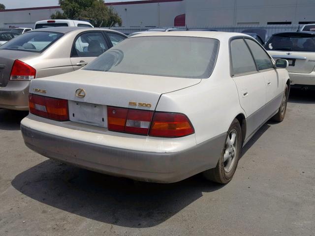 JT8BF28G5W0129122 - 1998 LEXUS ES 300 WHITE photo 4