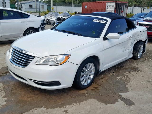 1C3BCBEB3DN526920 - 2013 CHRYSLER 200 TOURIN WHITE photo 2