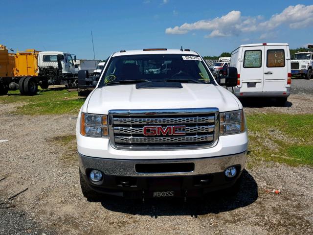 1GT423C86CF108171 - 2012 GMC SIERRA K35 WHITE photo 9