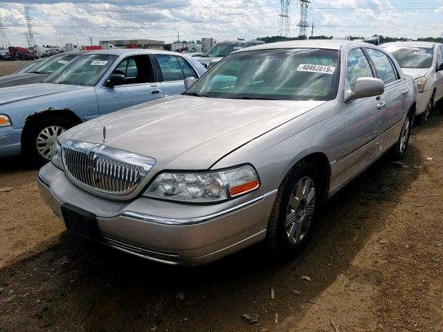 1LNHM83W03Y613193 - 2003 LINCOLN TOWN CAR C SILVER photo 2