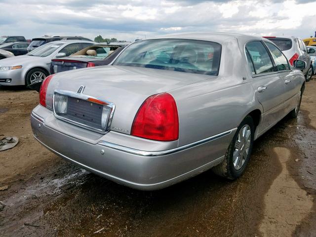 1LNHM83W03Y613193 - 2003 LINCOLN TOWN CAR C SILVER photo 4