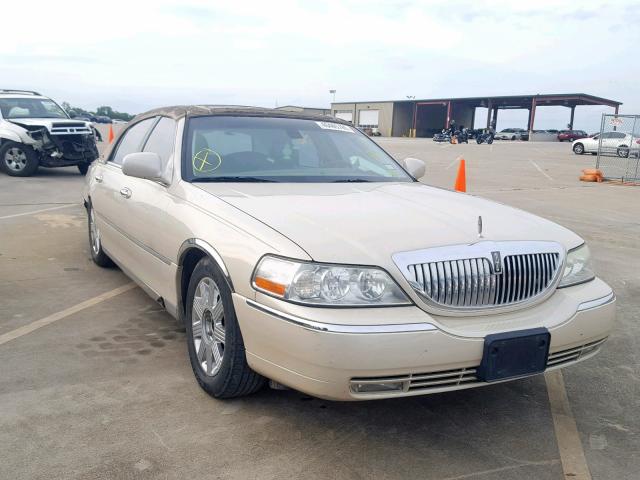 1LNHM83W73Y620609 - 2003 LINCOLN TOWN CAR C CREAM photo 1