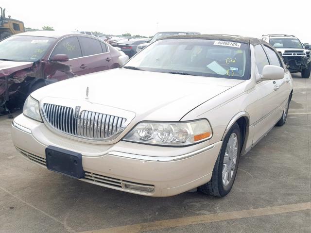 1LNHM83W73Y620609 - 2003 LINCOLN TOWN CAR C CREAM photo 2