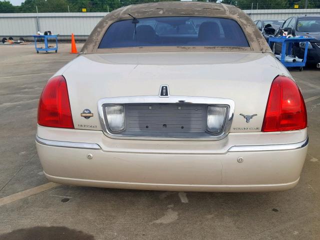 1LNHM83W73Y620609 - 2003 LINCOLN TOWN CAR C CREAM photo 9