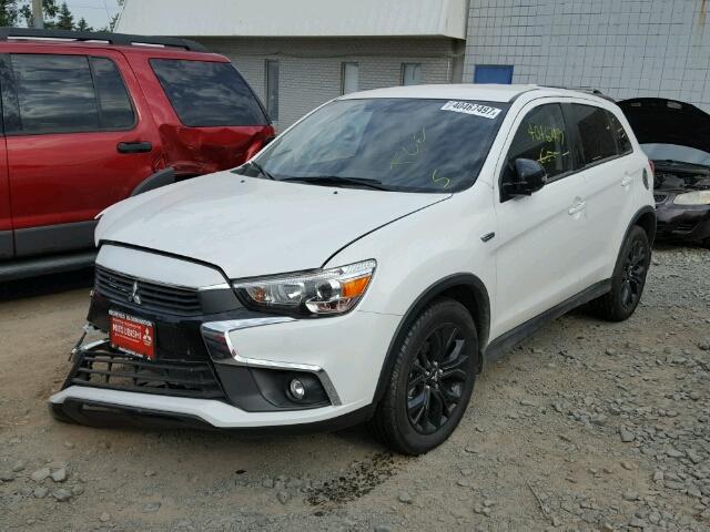 JA4AR3AU3HZ052012 - 2017 MITSUBISHI OUTLANDER WHITE photo 2