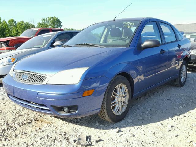 1FAFP34N75W211168 - 2005 FORD FOCUS ZX4 BLUE photo 2