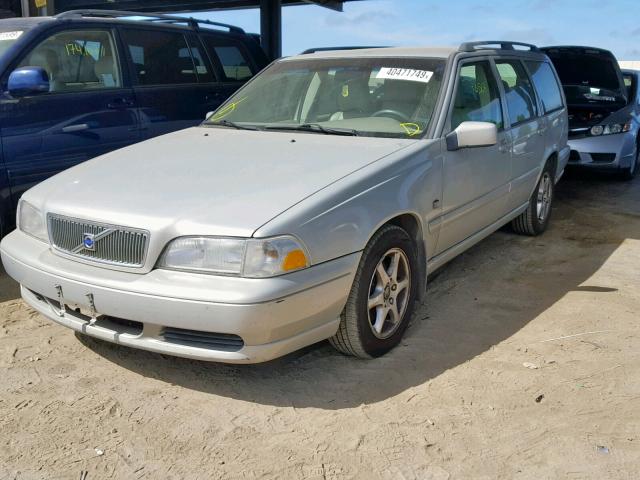 YV1LW61J4Y2649607 - 2000 VOLVO V70 BASE SILVER photo 2