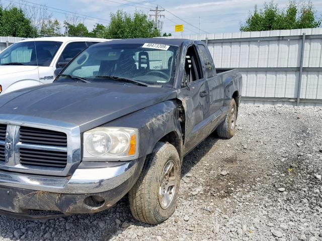 1D7HE42K55S267159 - 2005 DODGE DAKOTA SLT GRAY photo 9