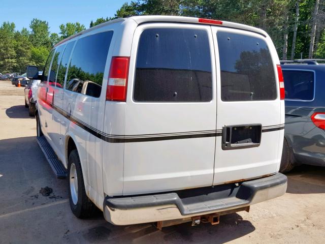 1GDFH15T041125233 - 2004 GMC SAVANA RV WHITE photo 3