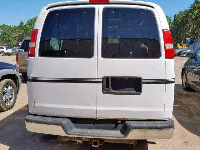 1GDFH15T041125233 - 2004 GMC SAVANA RV WHITE photo 9