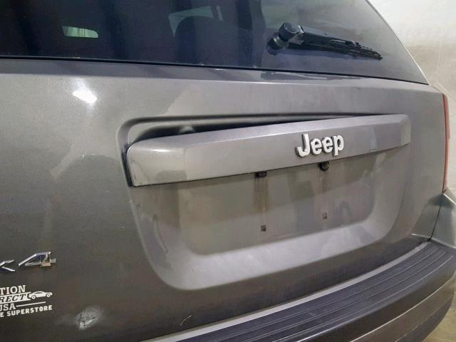 1J4NF1FB2BD215324 - 2011 JEEP COMPASS SP Сұр фото 9