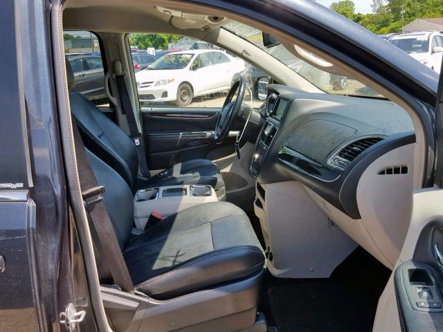 2C4RC1BG3DR604846 - 2013 CHRYSLER TOWN & COU BLUE photo 5