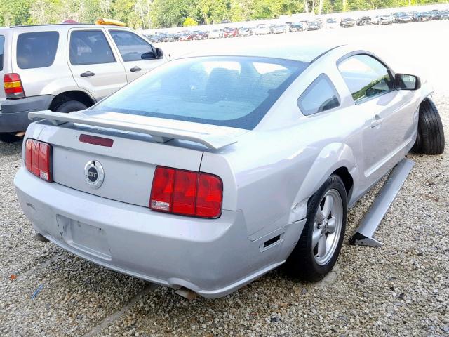 1ZVFT82H455115873 - 2005 FORD MUSTANG GT SILVER photo 4