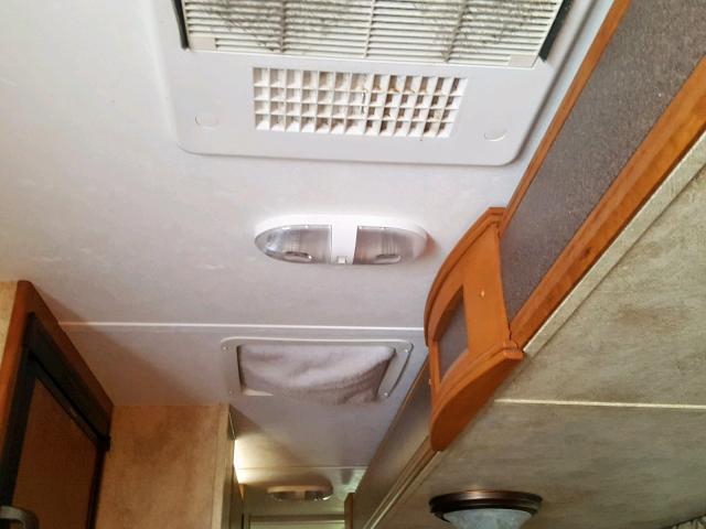4YDT29127CT410838 - 2012 CAMP CAMPER WHITE photo 9