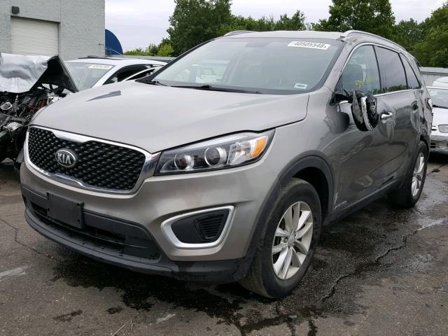 5XYPGDA50HG196667 - 2017 KIA SORENTO LX GRAY photo 2