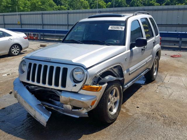 1J4GL38K85W683870 - 2005 JEEP LIBERTY RE SILVER photo 2