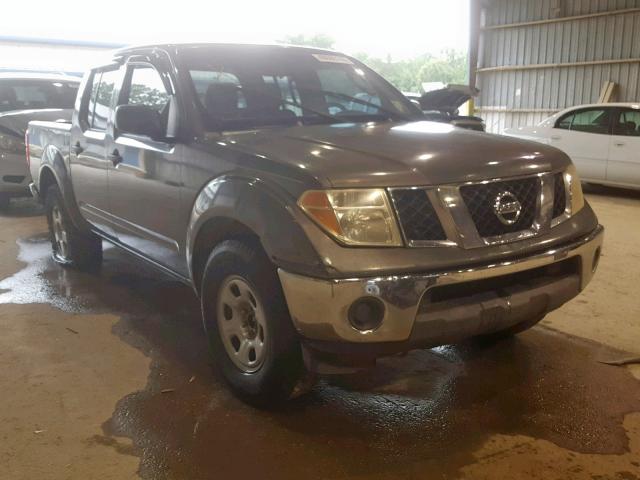 1N6AD07U65C458761 - 2005 NISSAN FRONTIER C GRAY photo 1