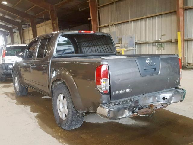 1N6AD07U65C458761 - 2005 NISSAN FRONTIER C GRAY photo 3