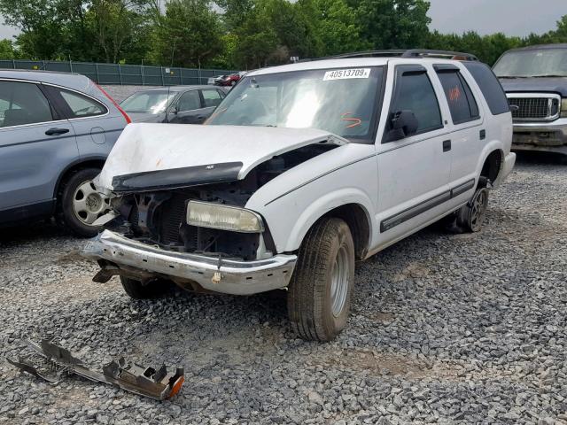 1GNCS13W3Y2156201 - 2000 CHEVROLET BLAZER WHITE photo 2