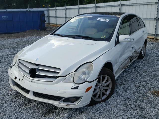 4JGCB65EX7A054646 - 2007 MERCEDES-BENZ R 350 WHITE photo 2