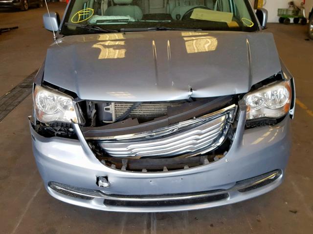 2C4RC1BG0DR526865 - 2013 CHRYSLER TOWN & COU BLUE photo 7