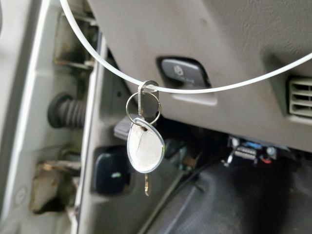 1GCDM19W01B139876 - 2001 CHEVROLET ASTRO WHITE photo 10