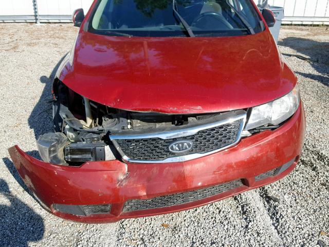 KNAFU5A26B5368536 - 2011 KIA FORTE EX RED photo 7