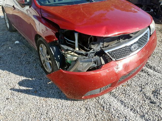 KNAFU5A26B5368536 - 2011 KIA FORTE EX RED photo 9