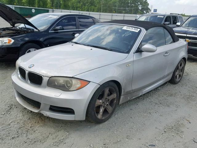 WBAUN93548VF56356 - 2008 BMW 135 I SILVER photo 2