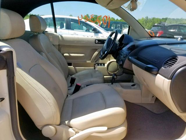 3VWRF31Y69M409154 - 2009 VOLKSWAGEN NEW BEETLE თეთრი ფოტო 5