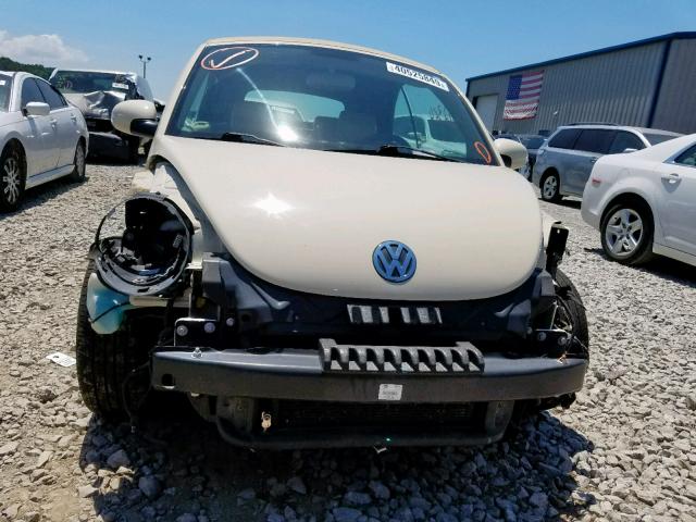 3VWRF31Y69M409154 - 2009 VOLKSWAGEN NEW BEETLE თეთრი ფოტო 9