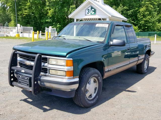 2GCEK19R6W1124696 - 1998 CHEVROLET GMT-400 K1 GREEN photo 2