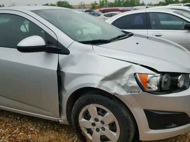 1G1JA5SH1E4235341 - 2014 CHEVROLET SONIC LS 银色 照片 9
