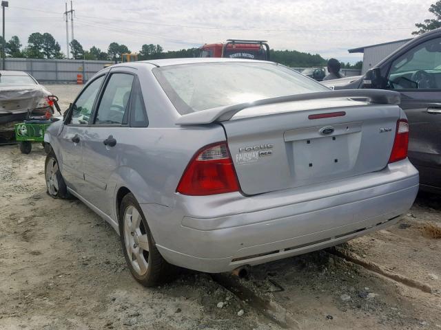 1FAHP34N75W242512 - 2005 FORD FOCUS ZX4 GRAY photo 3