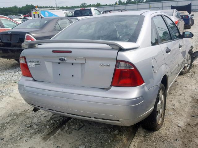 1FAHP34N75W242512 - 2005 FORD FOCUS ZX4 GRAY photo 4