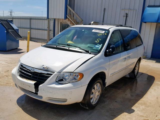 2A4GP54L27R133767 - 2007 CHRYSLER TOWN & COU WHITE photo 2