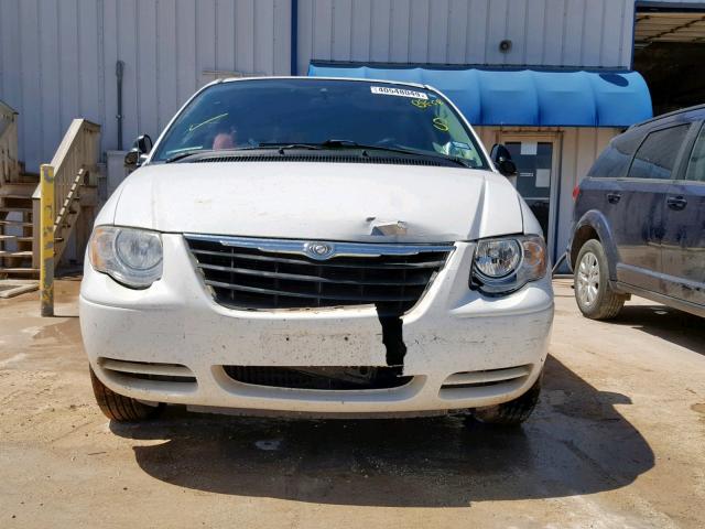 2A4GP54L27R133767 - 2007 CHRYSLER TOWN & COU WHITE photo 9