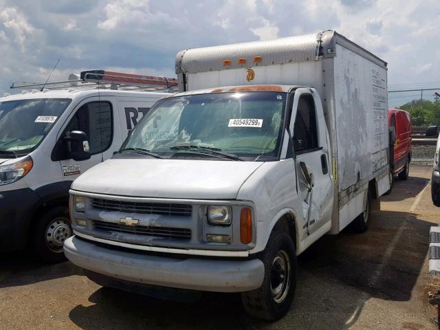 1GBHG31R811228602 - 2001 CHEVROLET EXPRESS CU WHITE photo 2