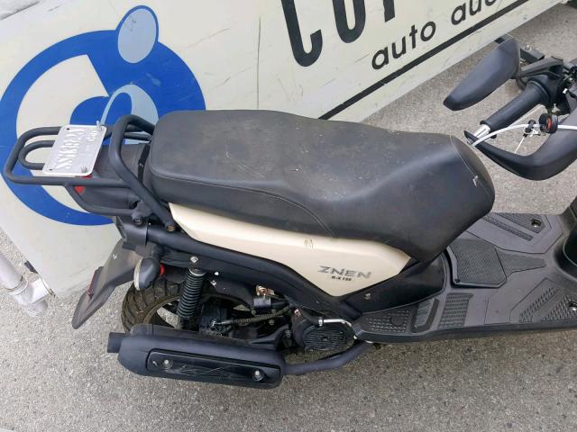L5YTCKPA7G1156337 - 2016 ZNEN SCOOTER TWO TONE photo 6