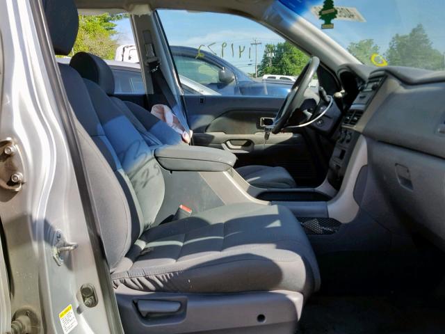 5FNYF18146B013073 - 2006 HONDA PILOT LX SILVER photo 5