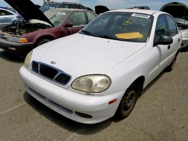 KLATA52672B713436 - 2002 DAEWOO LANOS S WHITE photo 2