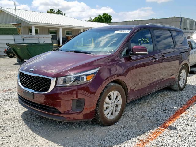 KNDMB5C14J6405824 - 2018 KIA SEDONA LX RED photo 2