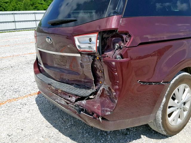 KNDMB5C14J6405824 - 2018 KIA SEDONA LX RED photo 9