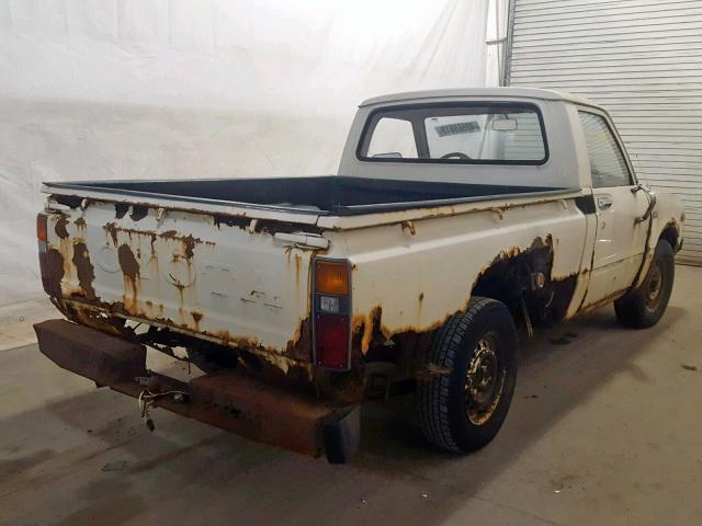 JT4RN34R1D0069823 - 1983 TOYOTA PICKUP 1/2 CREAM photo 4