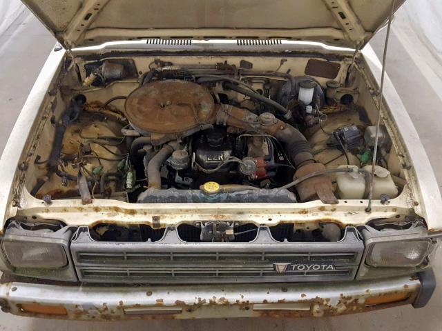 JT4RN34R1D0069823 - 1983 TOYOTA PICKUP 1/2 CREAM photo 7