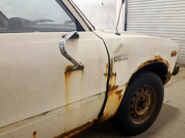 JT4RN34R1D0069823 - 1983 TOYOTA PICKUP 1/2 CREAM photo 9