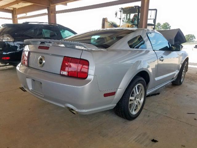 1ZVFT82H355107358 - 2005 FORD MUSTANG GT SILVER photo 4