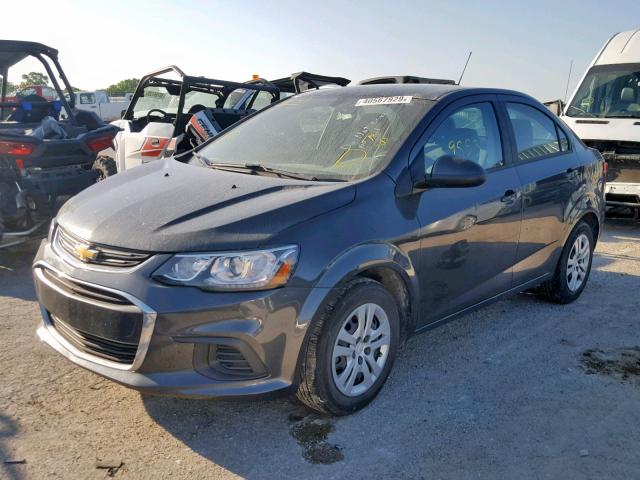 1G1JB5SH2J4127687 - 2018 CHEVROLET SONIC LS 灰色 照片 2