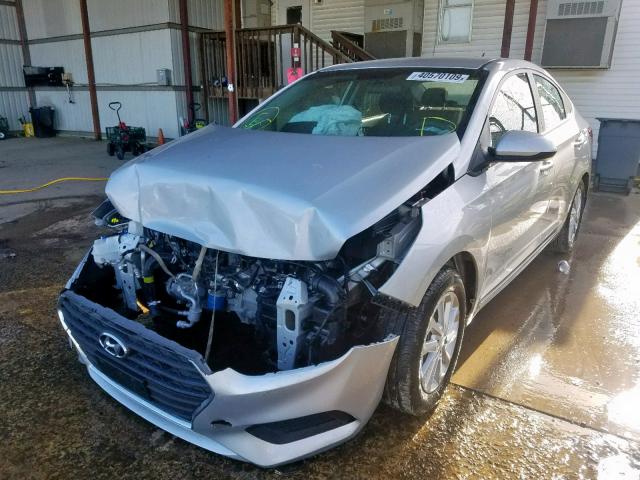 3KPC24A31JE018989 - 2018 HYUNDAI ACCENT SE SILVER photo 2