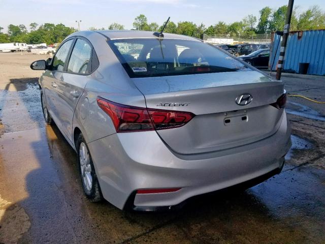 3KPC24A31JE018989 - 2018 HYUNDAI ACCENT SE SILVER photo 3